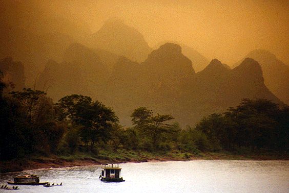 112 Yangshuo.jpg (38358 bytes)