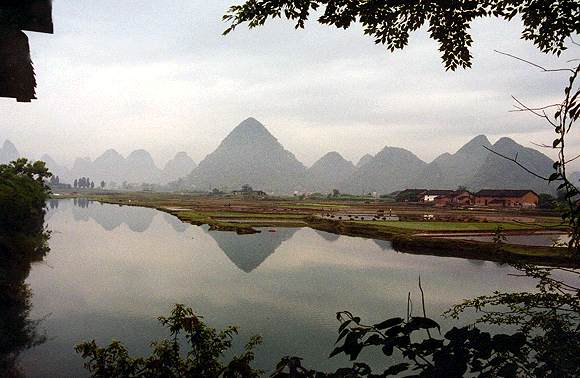 134a Yangshuo.jpg (38881 bytes)